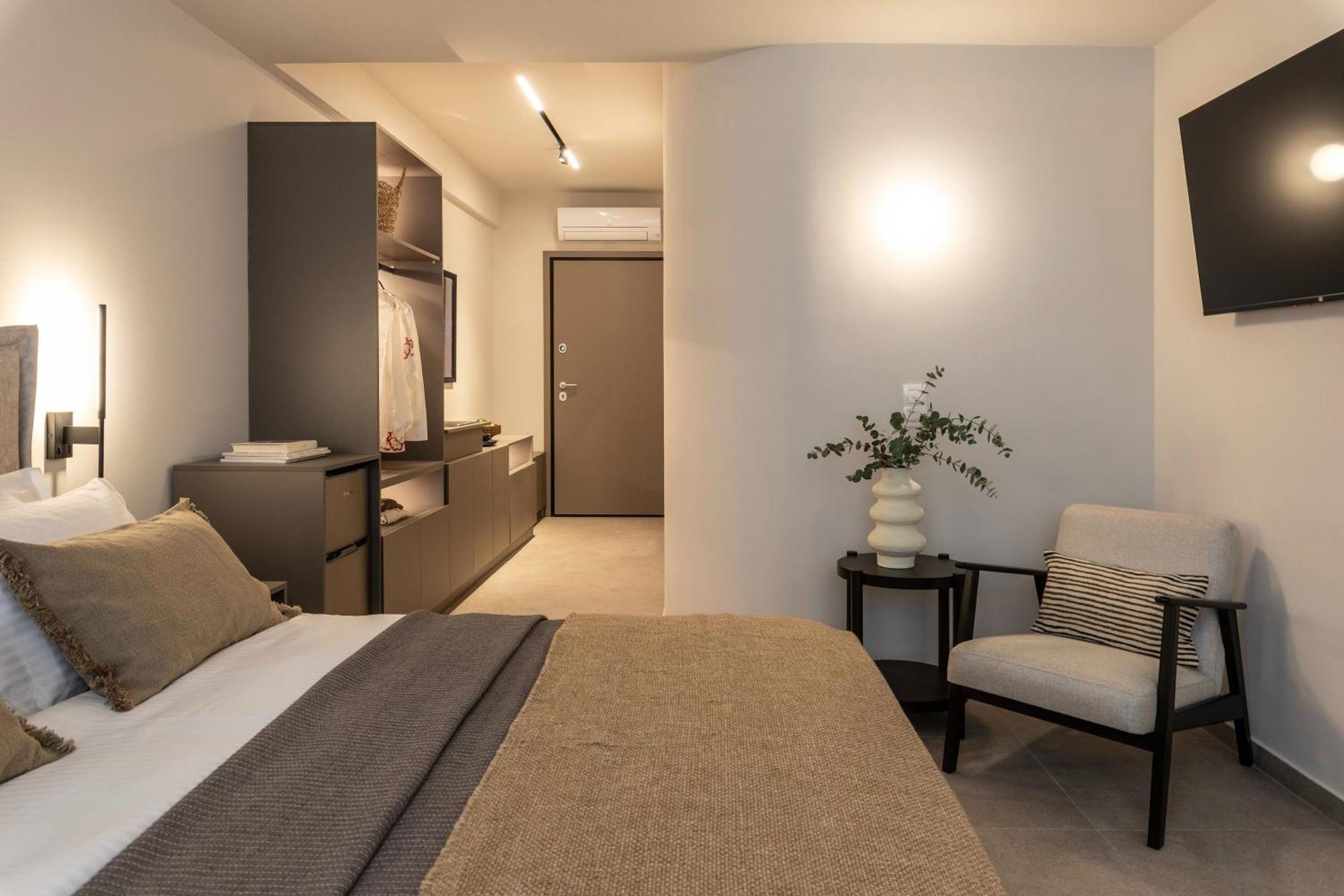 Celestial At Praxitelous Apartment