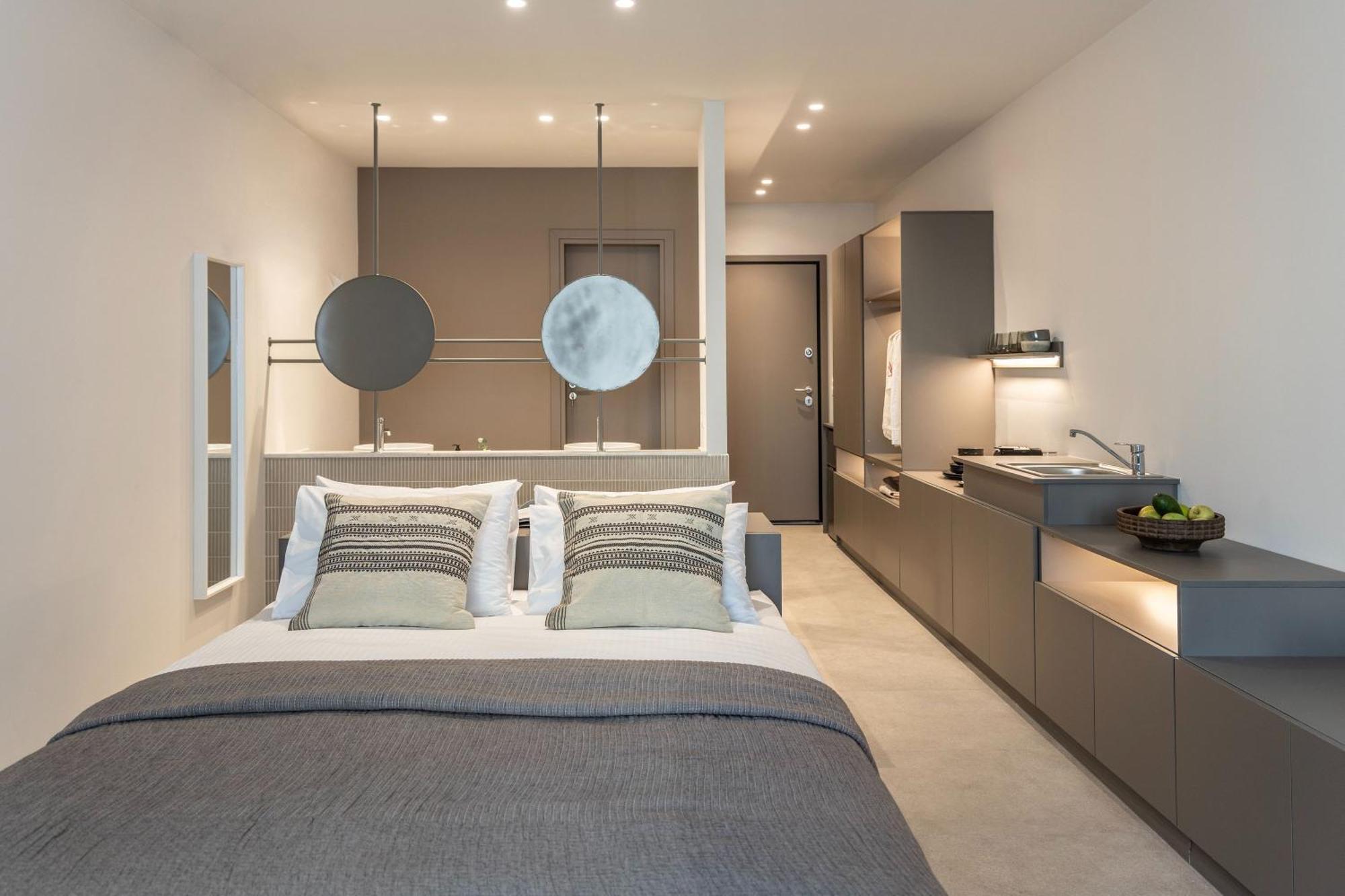 Celestial At Praxitelous Apartment
