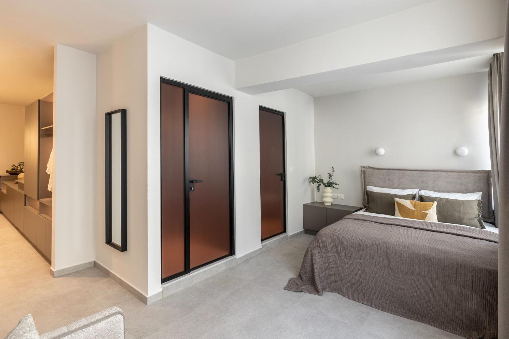 Celestial At Praxitelous Apartment *