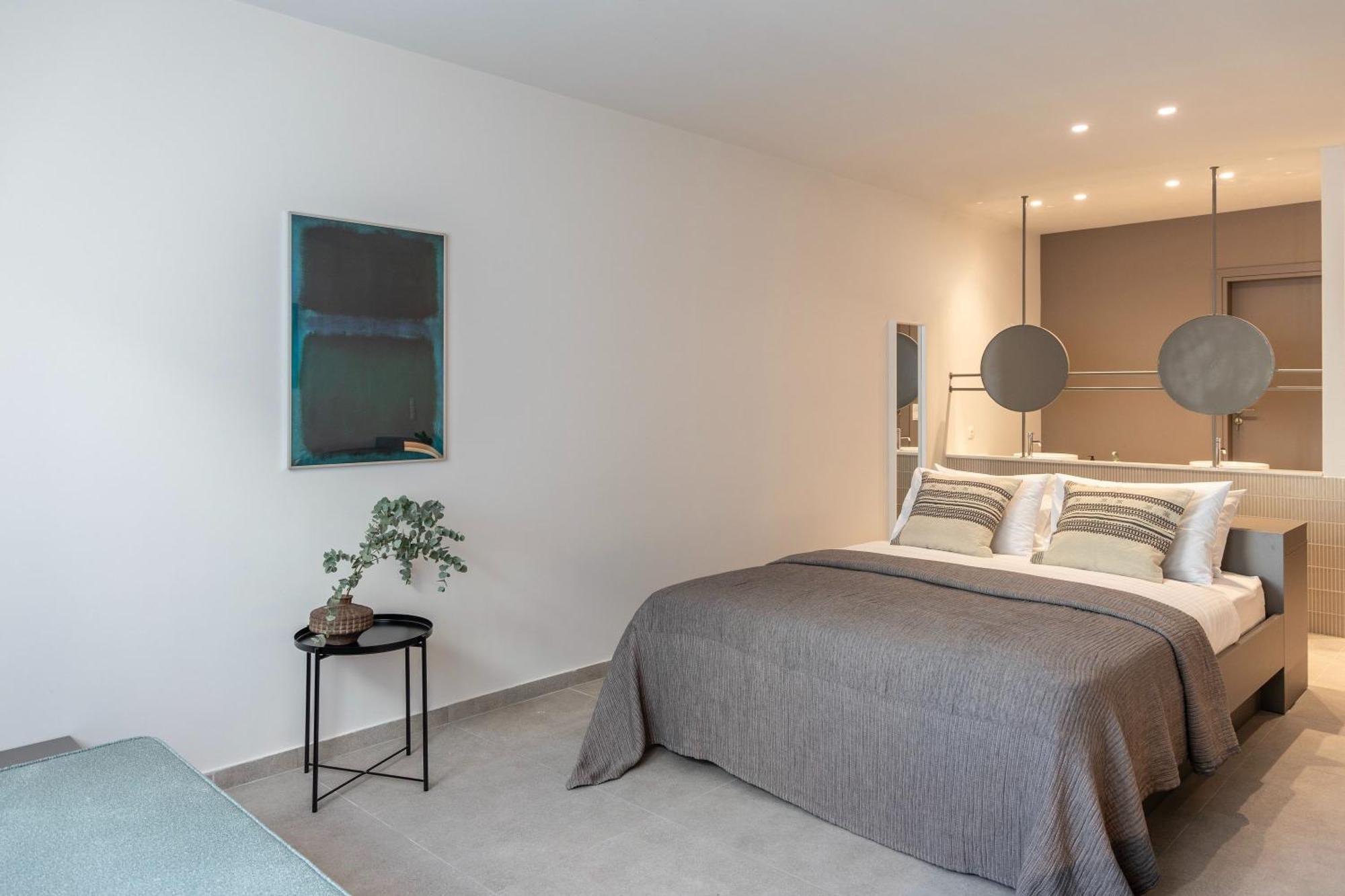 Celestial At Praxitelous Apartment *