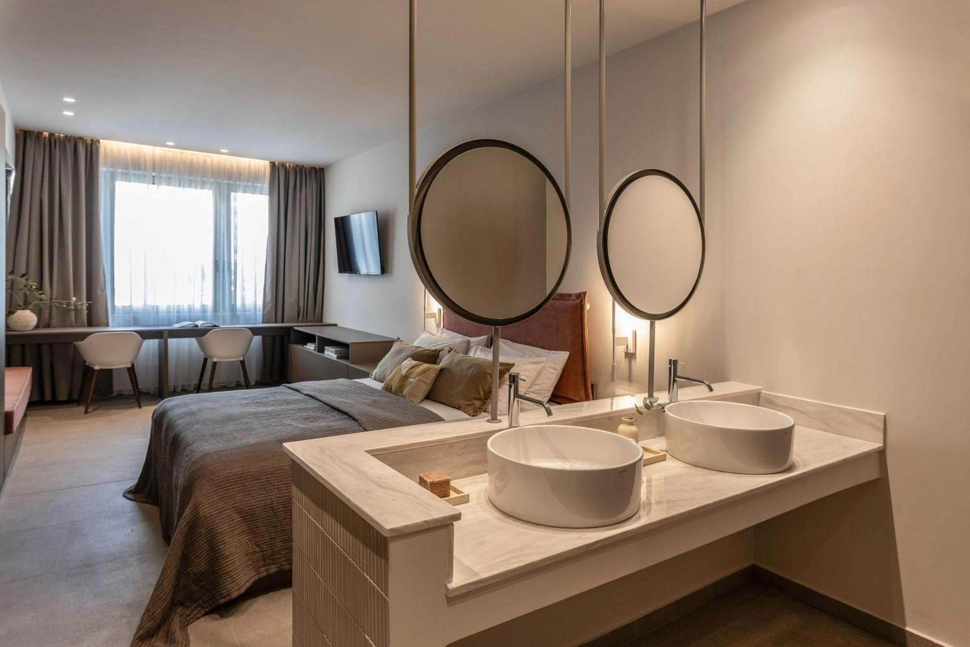 Celestial At Praxitelous Apartment