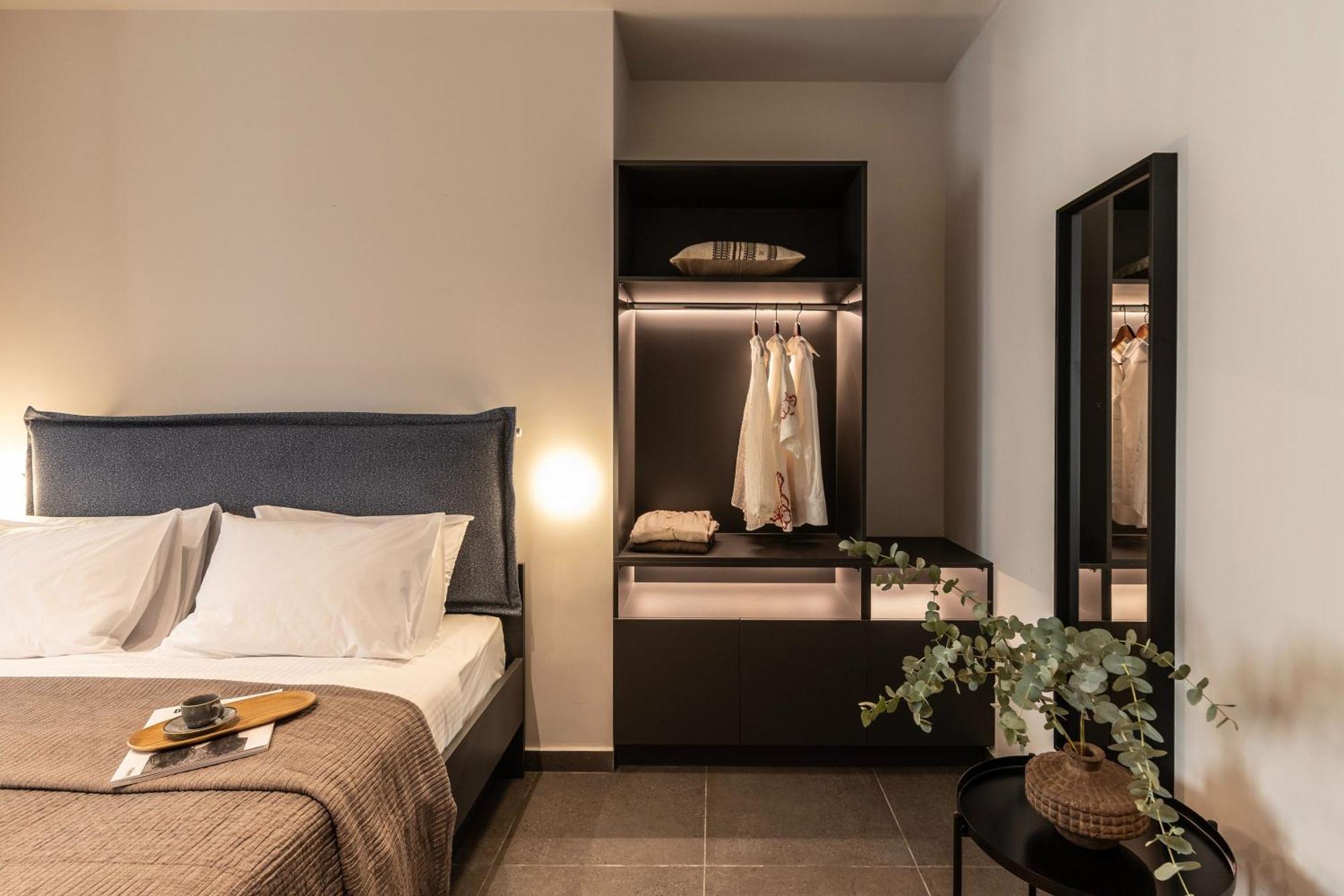 Celestial At Praxitelous Apartment