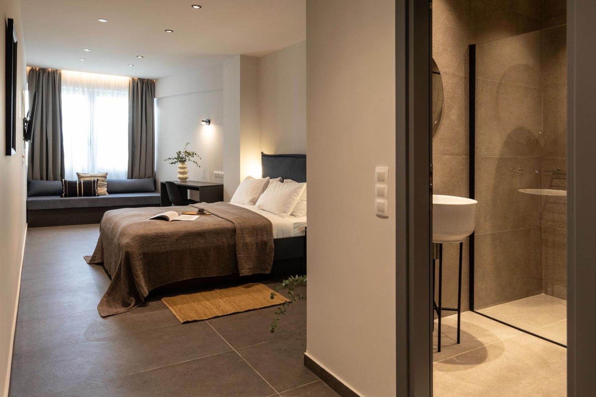 Celestial At Praxitelous Apartment *